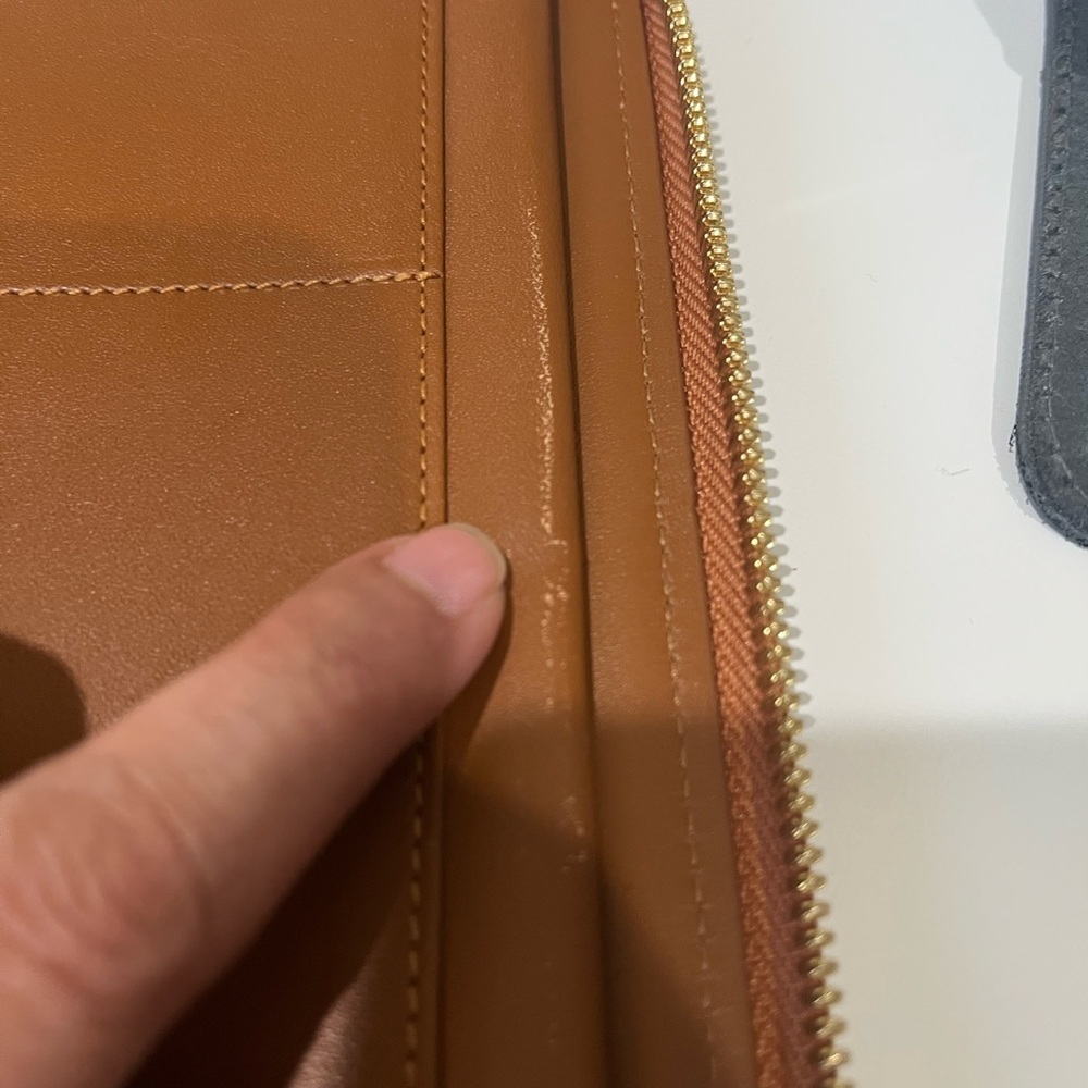 MCM COGNAC ORGANIZER - Picture 13 of 13